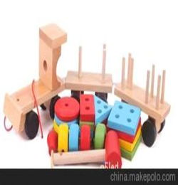 售精美木质玩具小火车